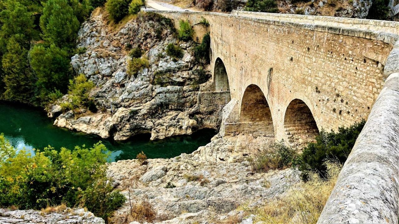 Les Studios De St Guilhem Saint-Guilhem-le-Desert Buitenkant foto